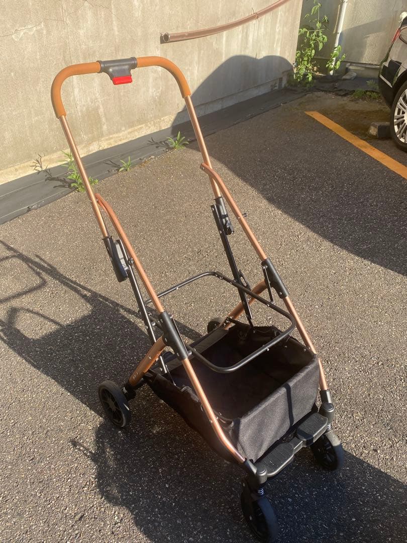 黒のメッシュカバー付きペットカート