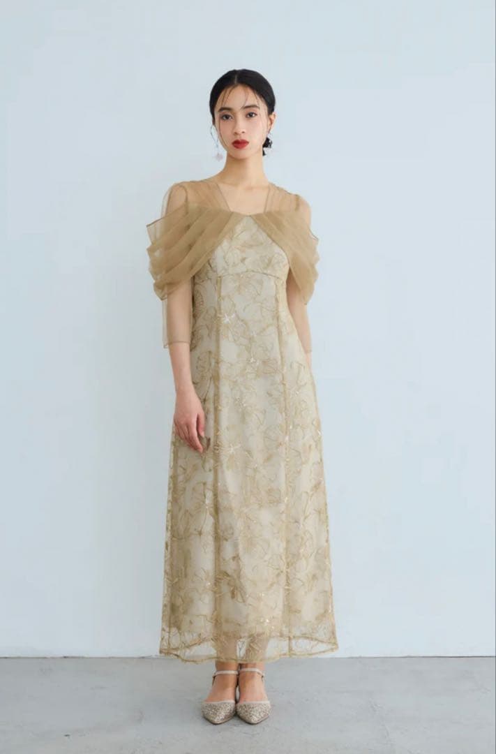 オフショルダースパンコール刺繍レースドレス