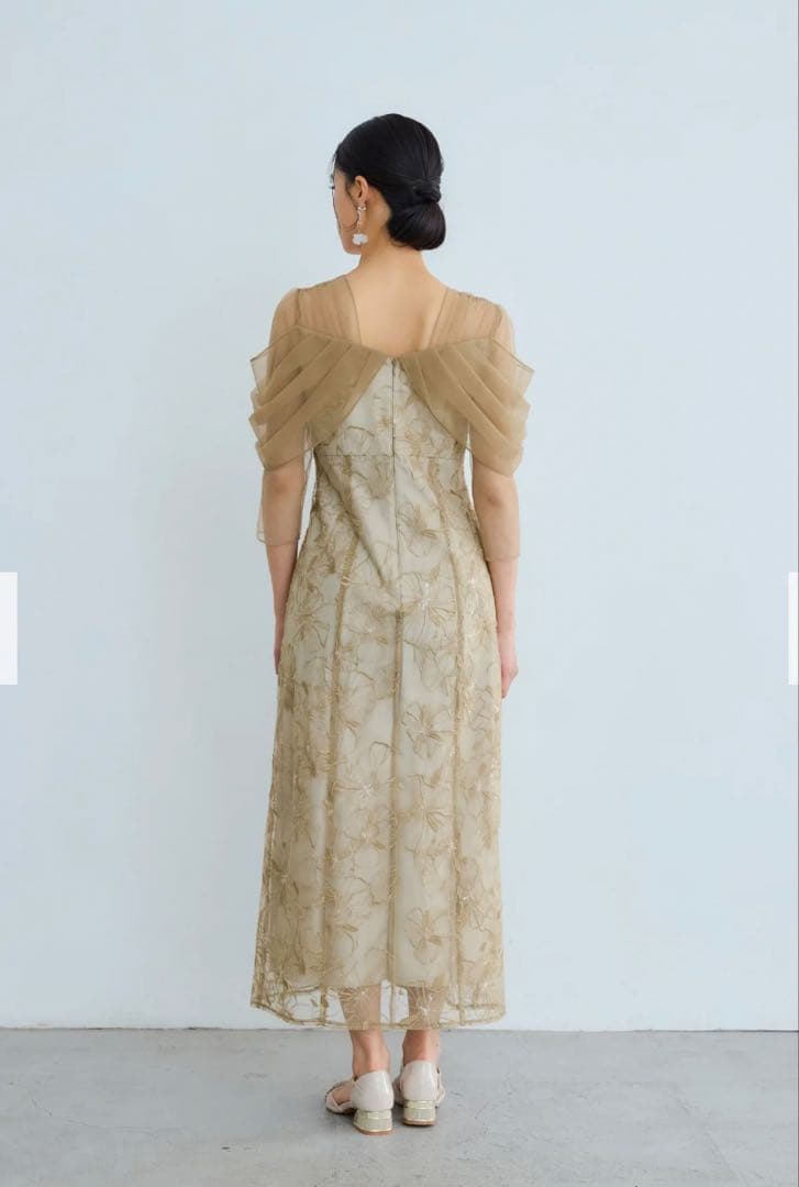 オフショルダースパンコール刺繍レースドレス