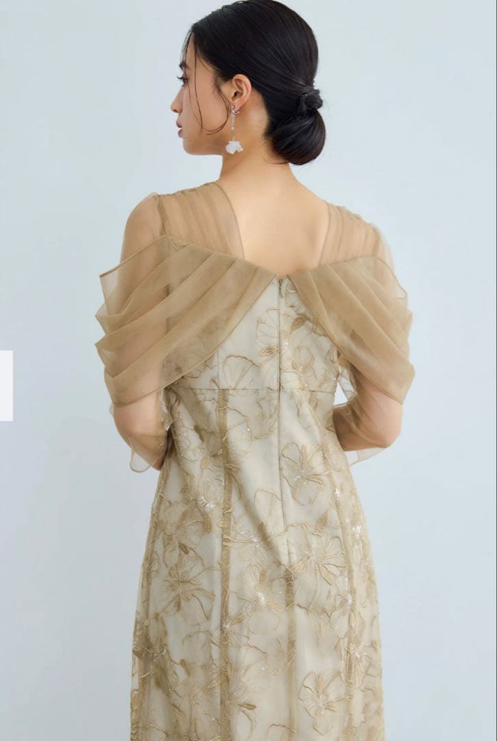 オフショルダースパンコール刺繍レースドレス