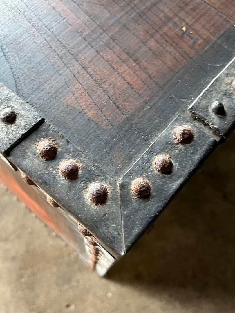 希少骨董 船箪笥 (金庫) 時代和箪笥 鉄地金具　隠し抽斗有　昭和レト兵士金具