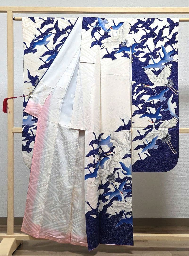 B◆着物くつろぎ レトロ 鶴模様 金彩 白 青 袷 正絹 成人式 振袖 着物