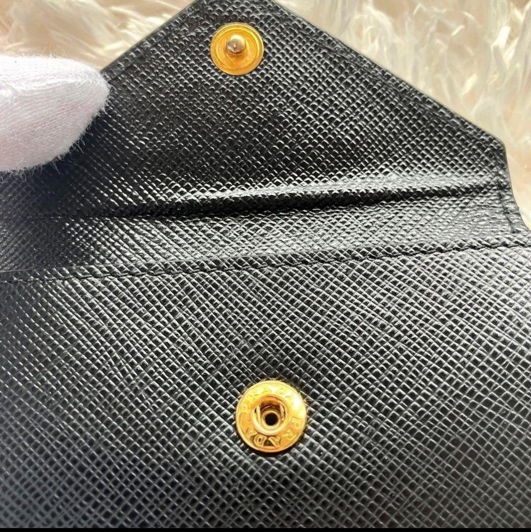 プラダ　PRADA 三つ折り財布　レザー　ロゴ金具　ブラック サフィアーノ黒