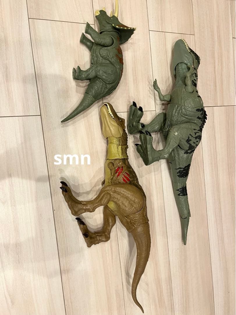 ジュラシックパーク　フィギュア　恐竜　三体セット　かなりおおきめ