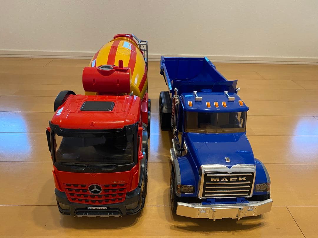 【ブルーダー】 2台セット ミキサー車 ベンツ ハーフパイプダンプトラック