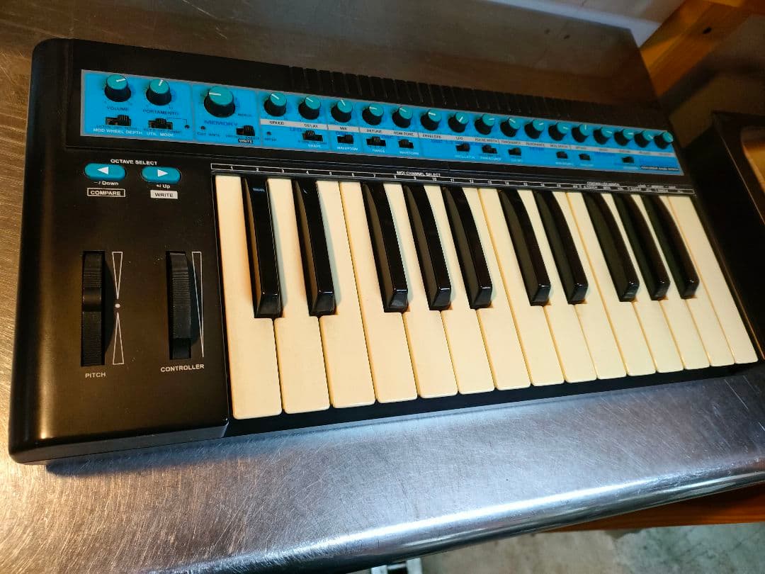 **Novation Bass Station - ヴィンテージ感溢れるアナロ…