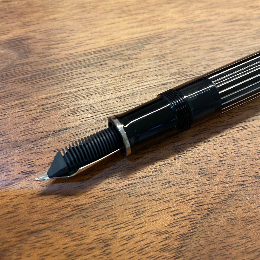 Pelikan 万年筆 M815メタルストライプ