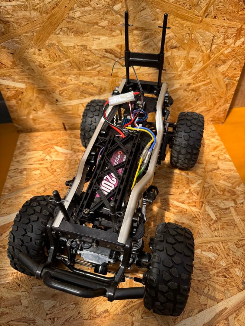 あきら　オフロードRCカー ホワイト SUVデザイン