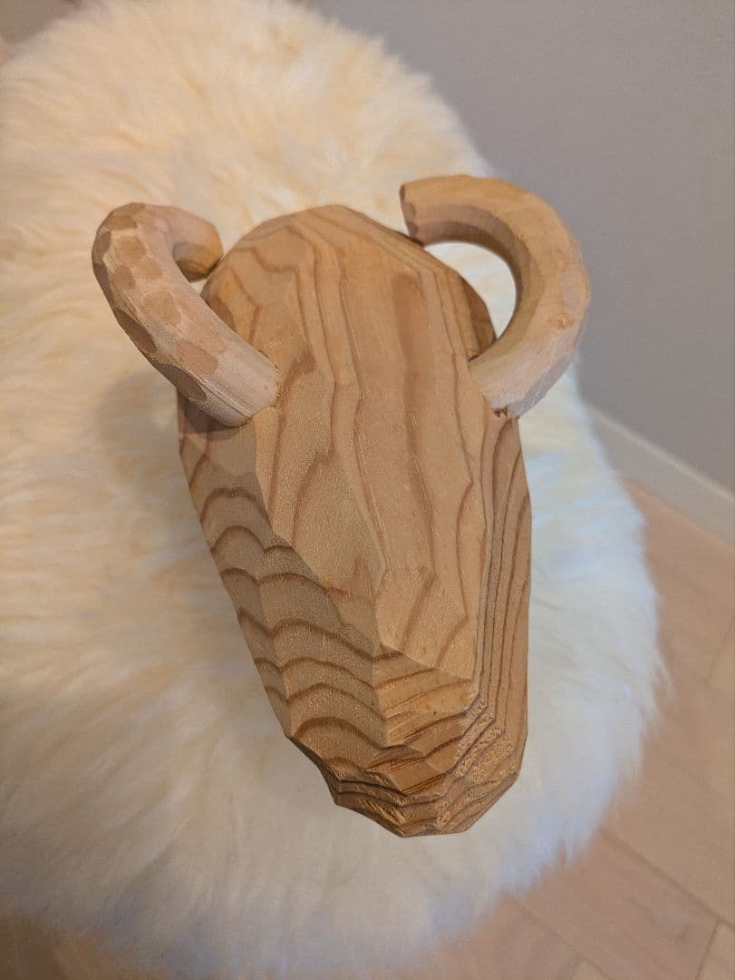 羊　スツール　北欧　羊の形のファースツール　アクタス