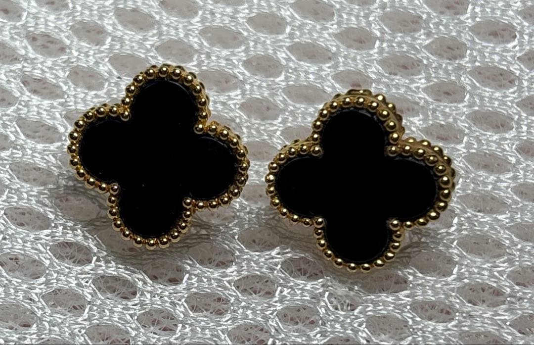 ピアス　四つ葉クローバーk18 オニキス18金　刻印有