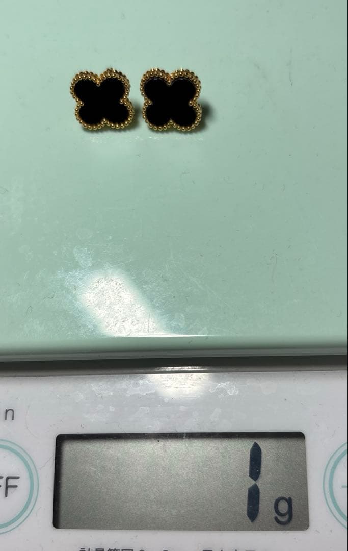 ピアス　四つ葉クローバーk18 オニキス18金　刻印有