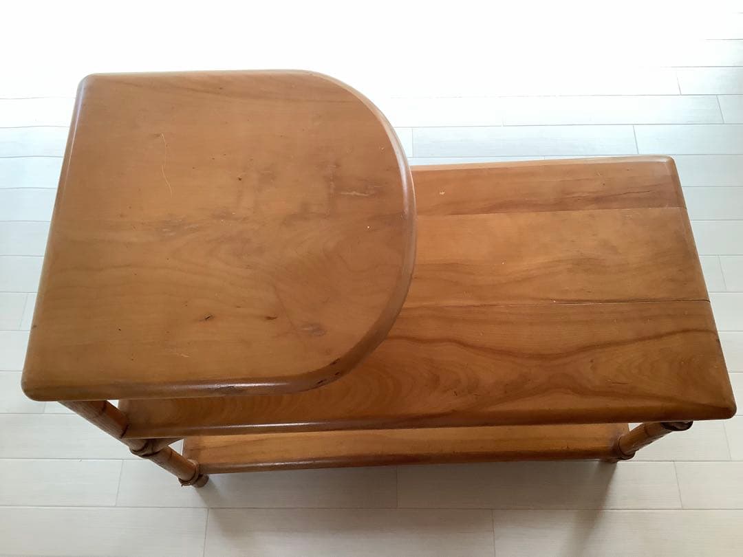 Heywood Wakefield 社製の刻印付きサイドテーブル