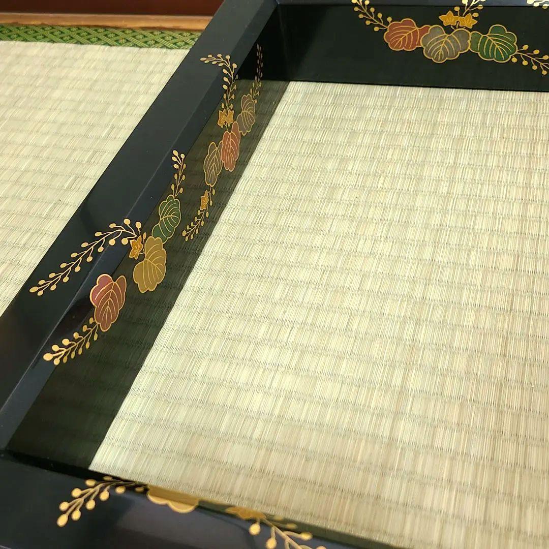 炉縁　塗師哲山作　踊桐蒔絵