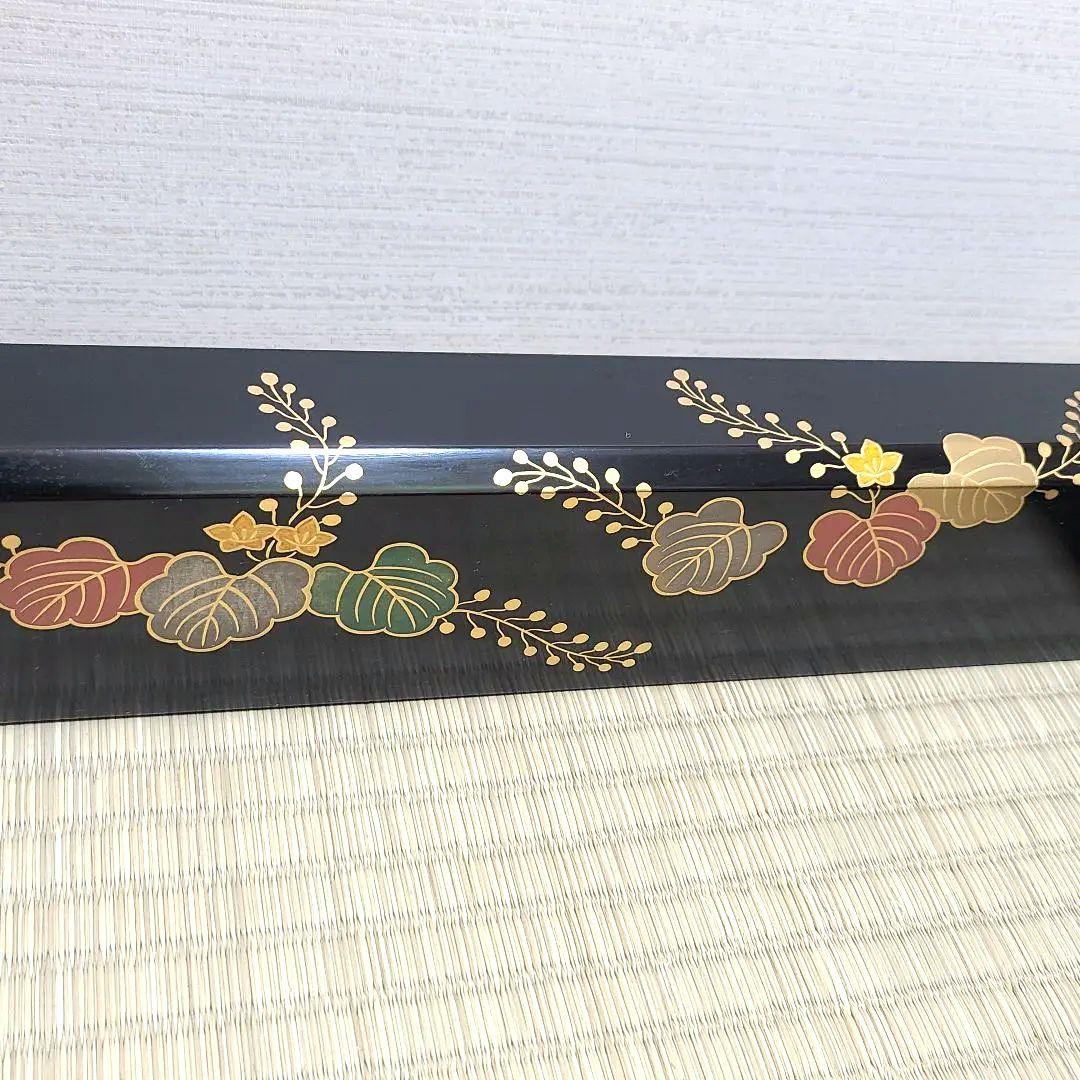 炉縁　塗師哲山作　踊桐蒔絵