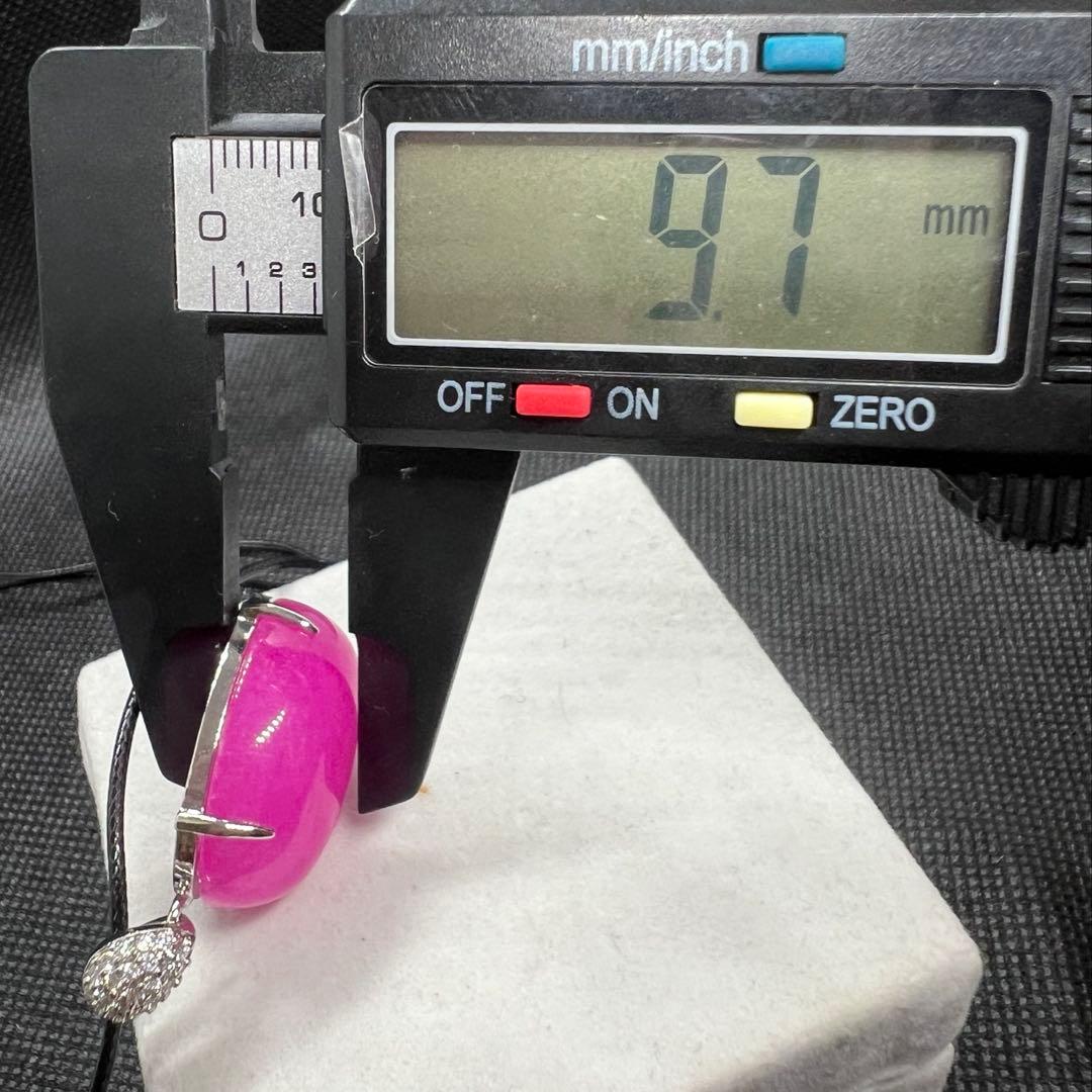 新品　綺麗なピンク色の翡翠卵形ペンダント革紐でビンテージスタイルD10116