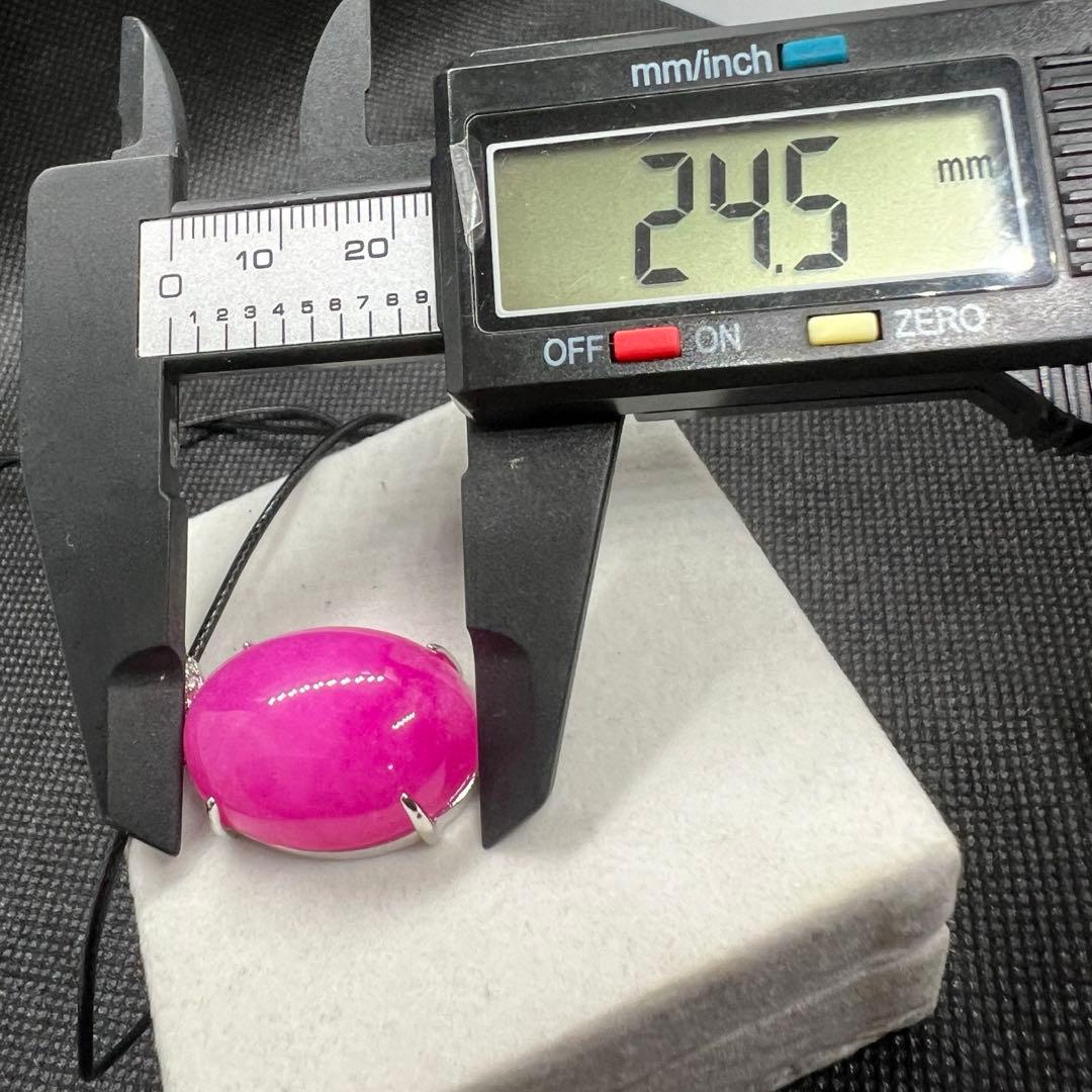 新品　綺麗なピンク色の翡翠卵形ペンダント革紐でビンテージスタイルD10116