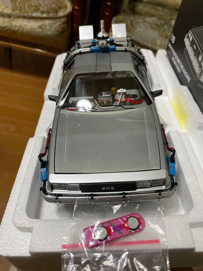 価格変更1/18 ホットウィール バックトゥーザフューチャー デロリアン未展示品