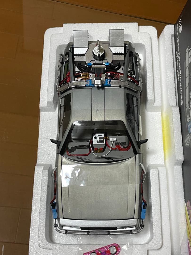価格変更1/18 ホットウィール バックトゥーザフューチャー デロリアン未展示品