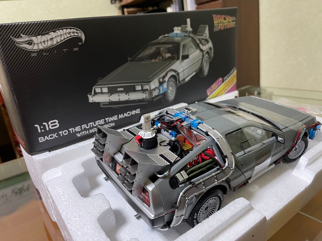 価格変更1/18 ホットウィール バックトゥーザフューチャー デロリアン未展示品