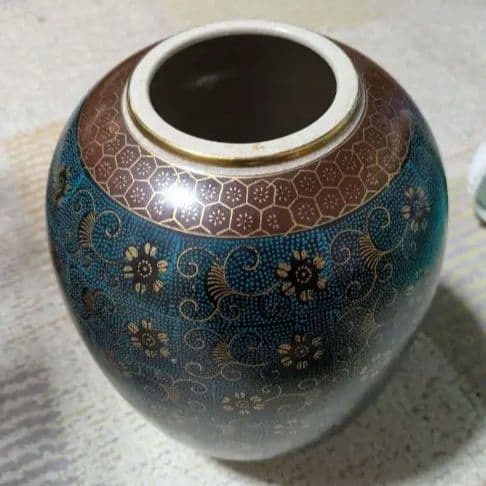 九谷焼 花模様の壺　木箱あり