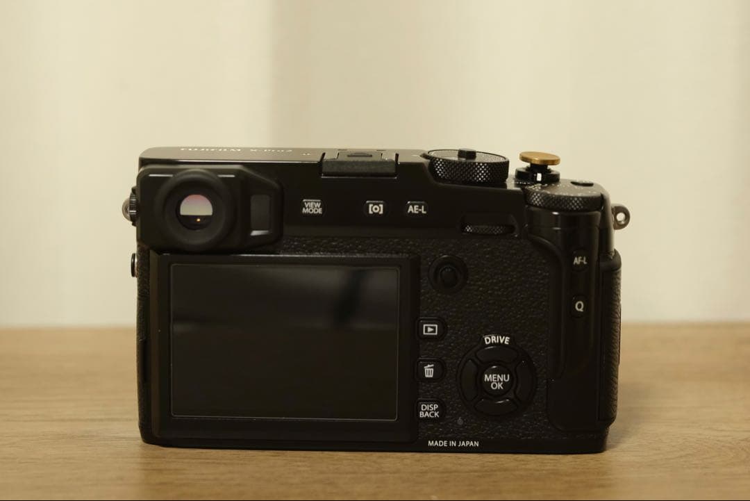 【良品】Fujifilm x-pro2 本体+充電器 シャッター枚数 3,365