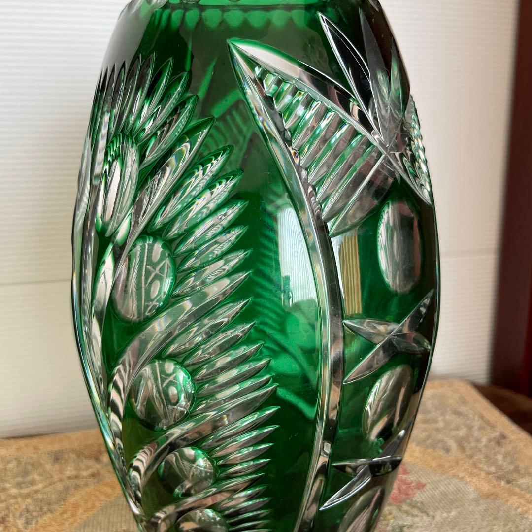 緑色 クリスタルカットガラス 花瓶 バルーン型