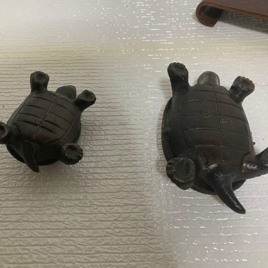 金属製亀の置物 大小セット 木製台座付き、着払いでお願いします。