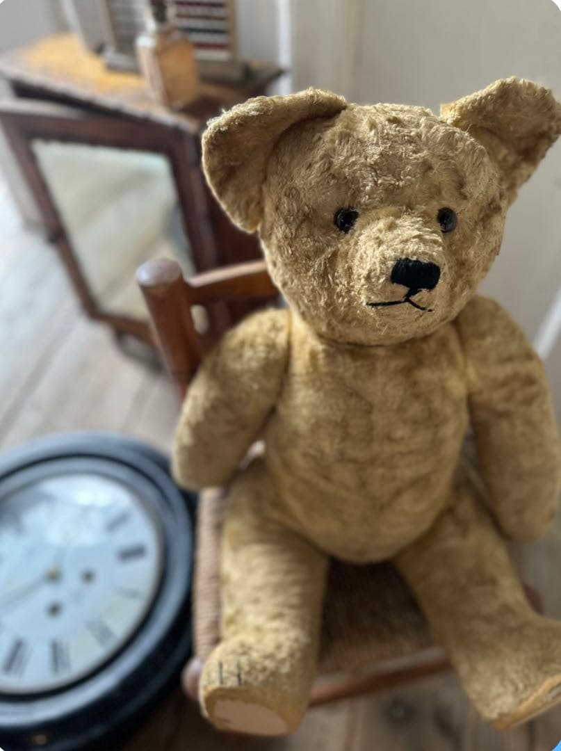 アンティーク つぶらな瞳の可愛いエプロンをつけた ベアーちゃん