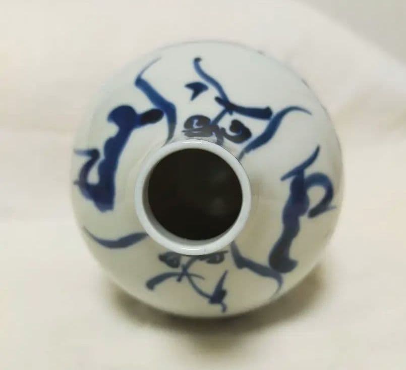 特価セール中 !❗　アンティーク 唐草紋染付花瓶　陶磁器　美術工芸品