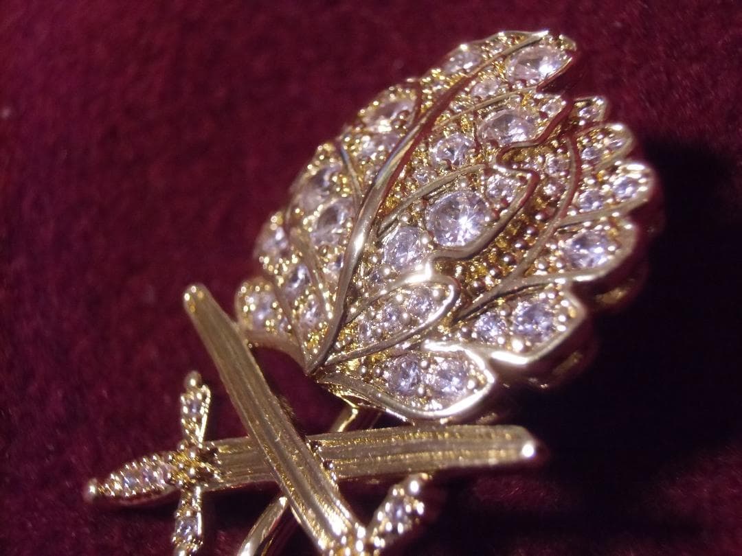 ⊞ドイツ軍の勲章/徽章＊騎士鉄十字勲章＊リボンループ金色（ＣＯＰＹ/複製品）