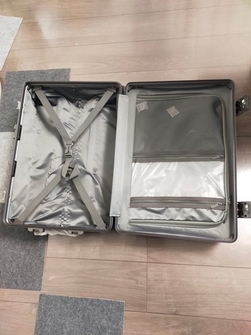 USB充電ポート付きハードシェルキャリーケース 新品　未使用