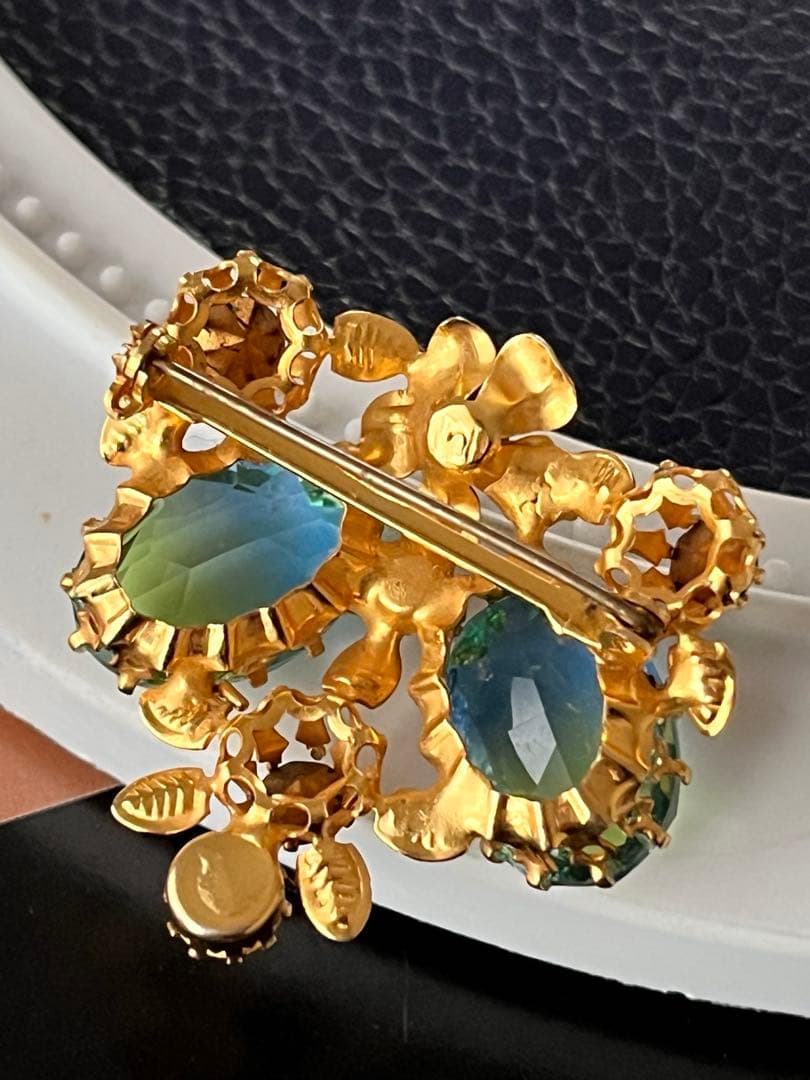 ココ様希少！ヨーロッパ製 バイカラーガラス ヴィンテージブローチB172