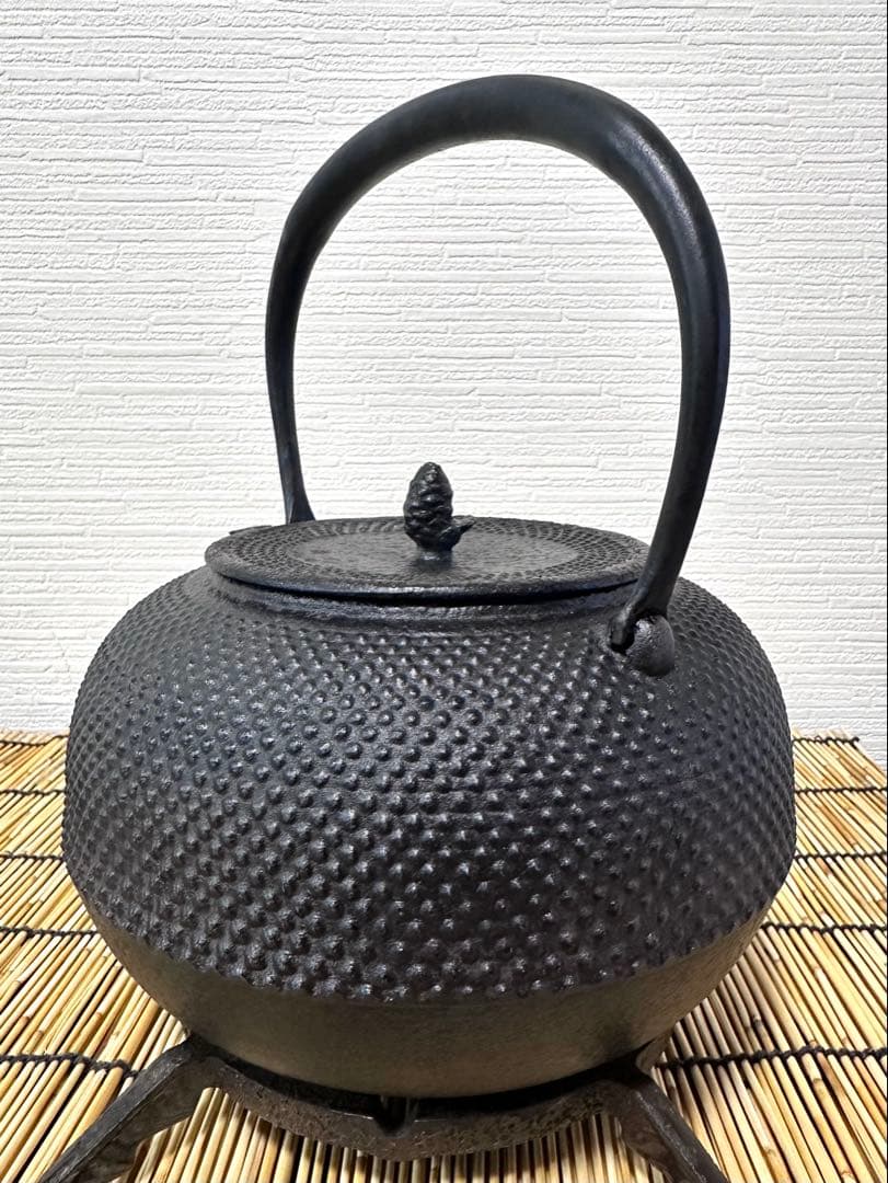 未使用、保管品　南部長文堂 二代目 長谷川文雄造　鬼アラレ　南部鉄瓶　南部鉄器