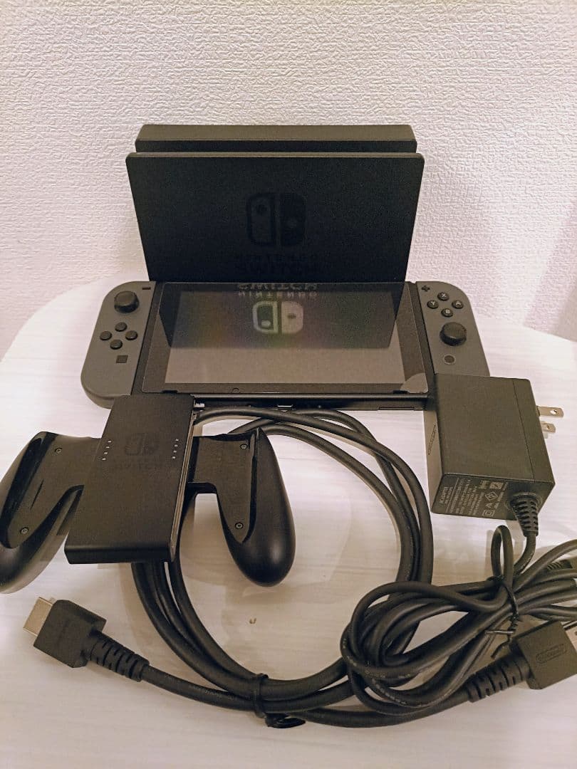 購入1年未満 Nintendo Switch《箱無し・付属品全てあり》