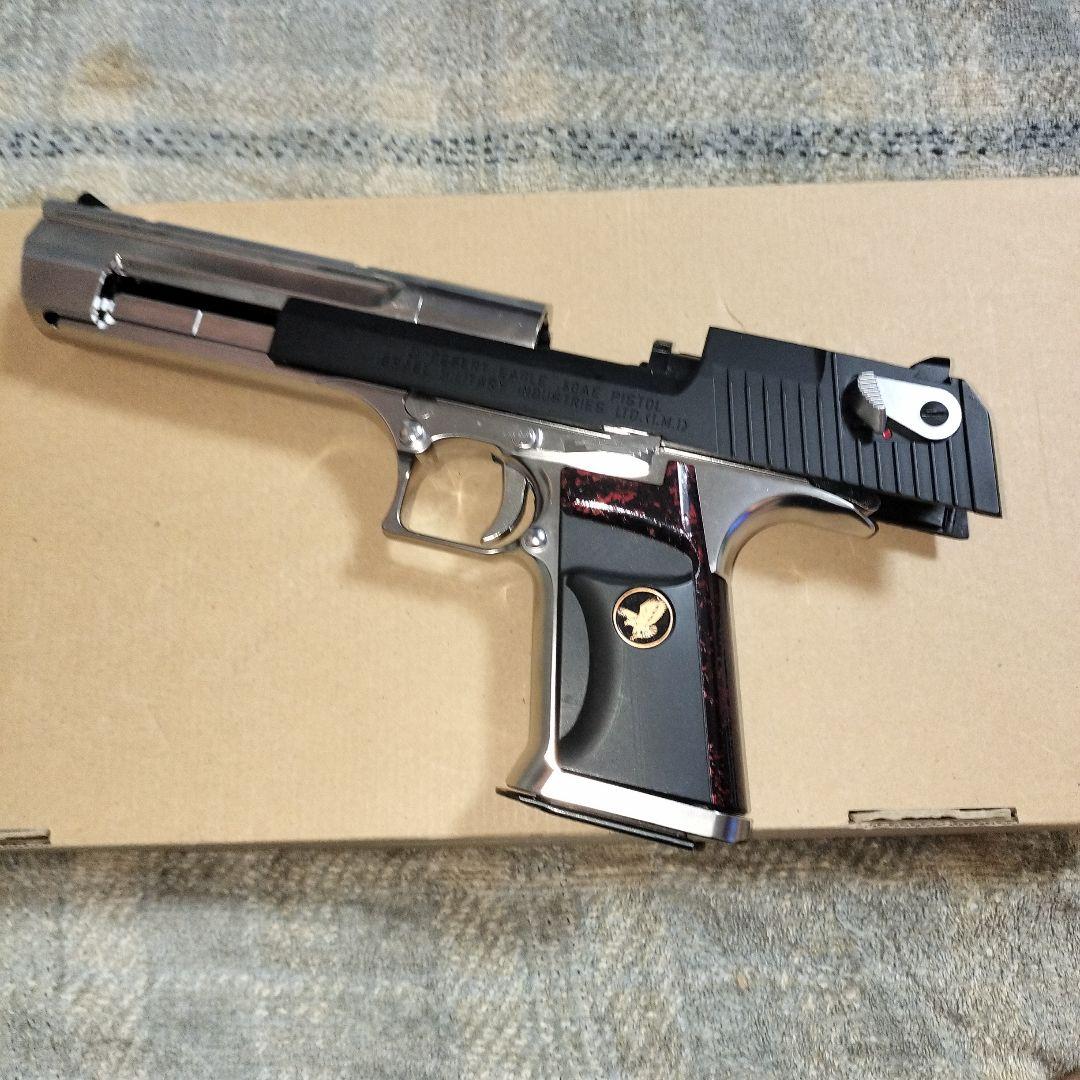 マルイデザートイーグルツートン使用、カスタムグリップ付き。