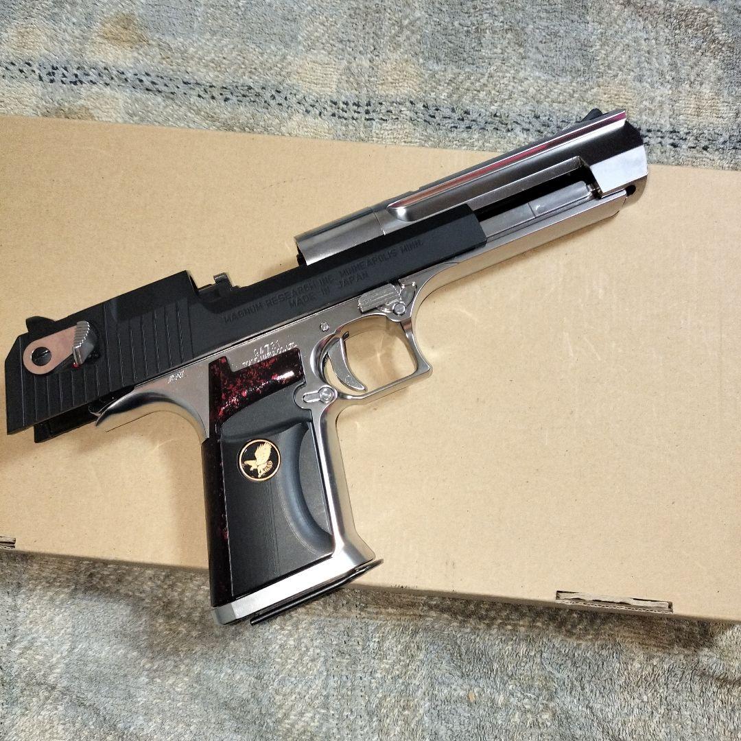 マルイデザートイーグルツートン使用、カスタムグリップ付き。