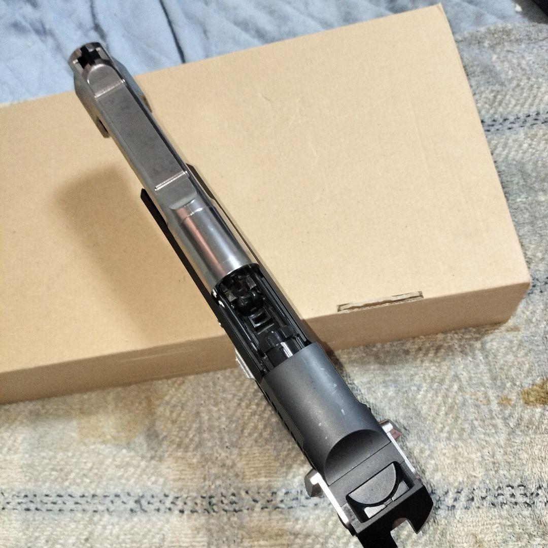 マルイデザートイーグルツートン使用、カスタムグリップ付き。