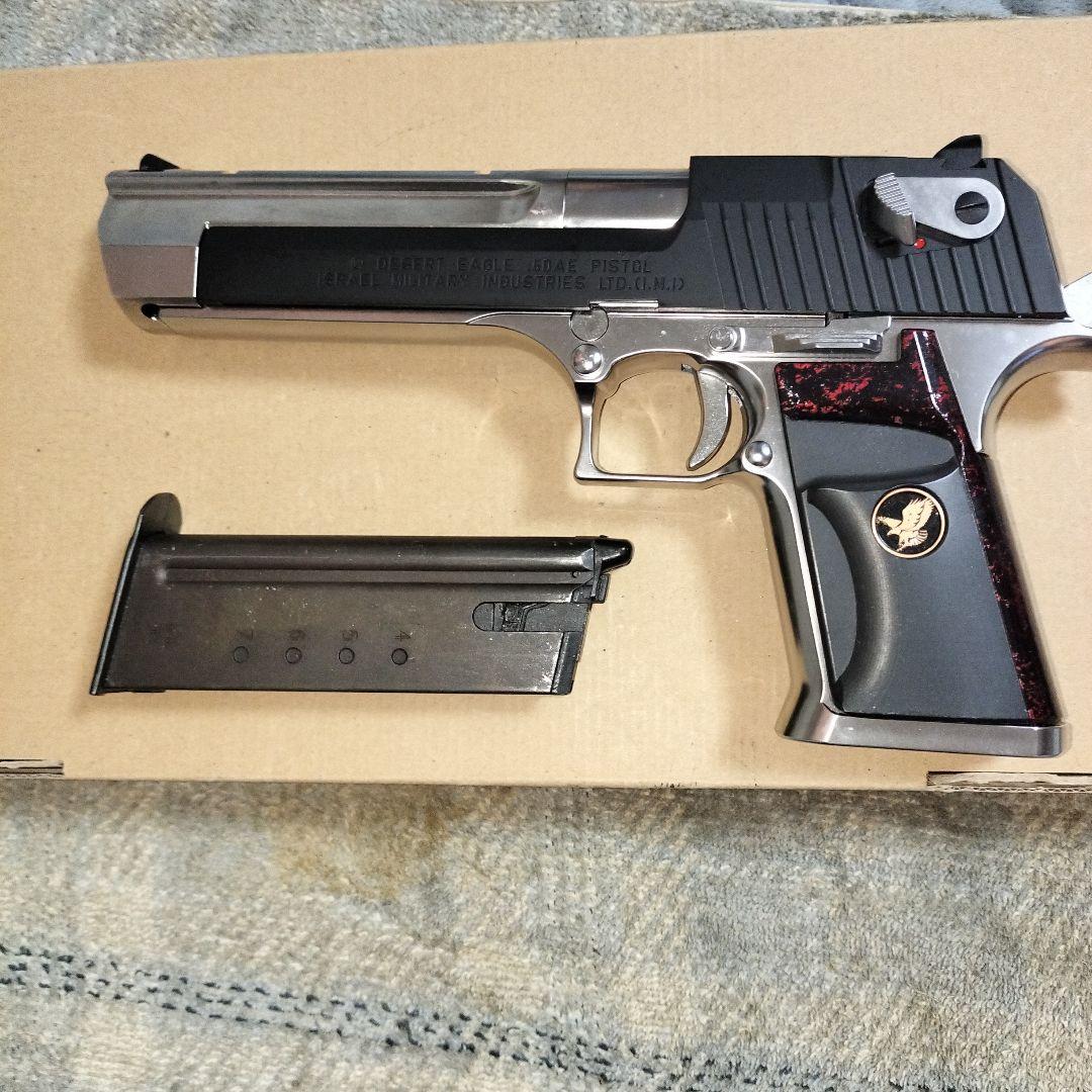 マルイデザートイーグルツートン使用、カスタムグリップ付き。