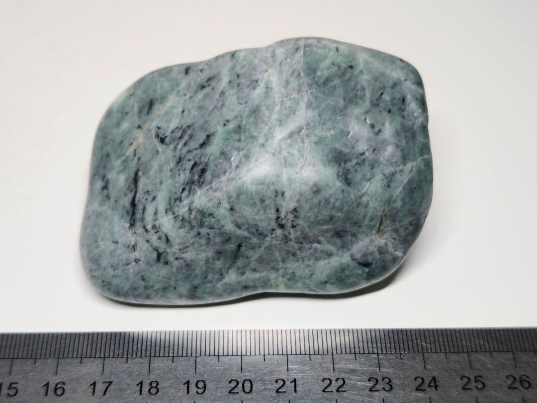 糸魚川131 翡翠 343g ヒスイ 原石 鑑賞石 自然石 誕生石 鉱物 鉱石