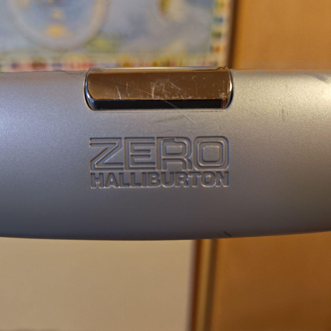 ゼロハリバートン キャリーケース　　スーツケース シルバー