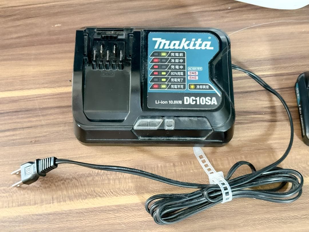 Makita マキタ CL107FD 充電式クリーナー 掃除機 中古動作品