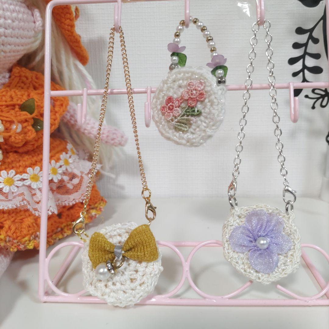 編みぐるみの女の子（熊耳、うさぎ耳、いちごの女の子）とお着替え服６点セット