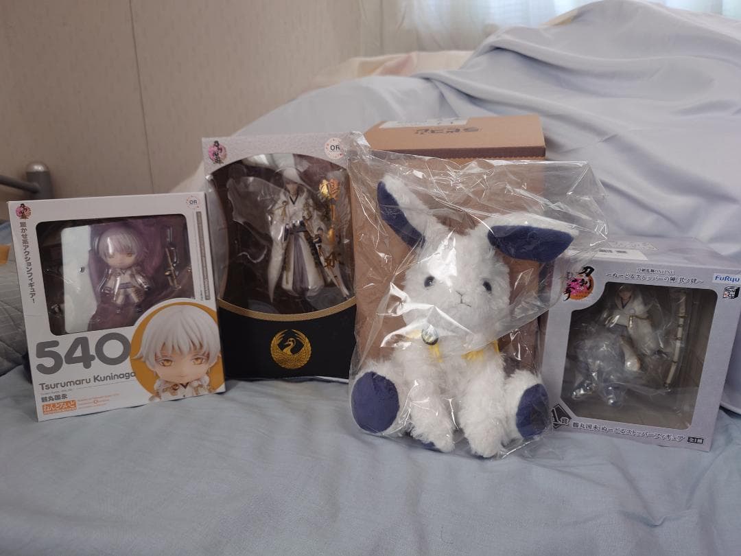 鶴丸国永　彼の　フィギュア や　ぬいぐるみ