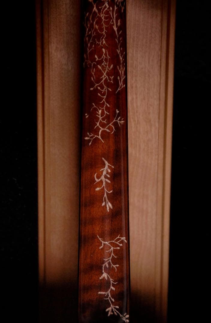 ★華やかな場面の演出で盛り立てるオブジェへの創造♪【彫刻装飾ギター】♪