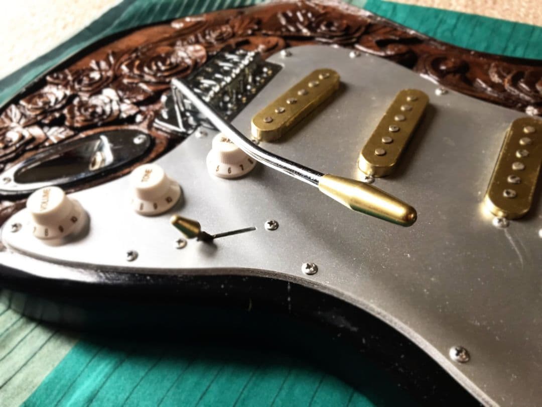 【オーダーメイドで受付中】エレキギター　カスタム　ストラト【木彫】