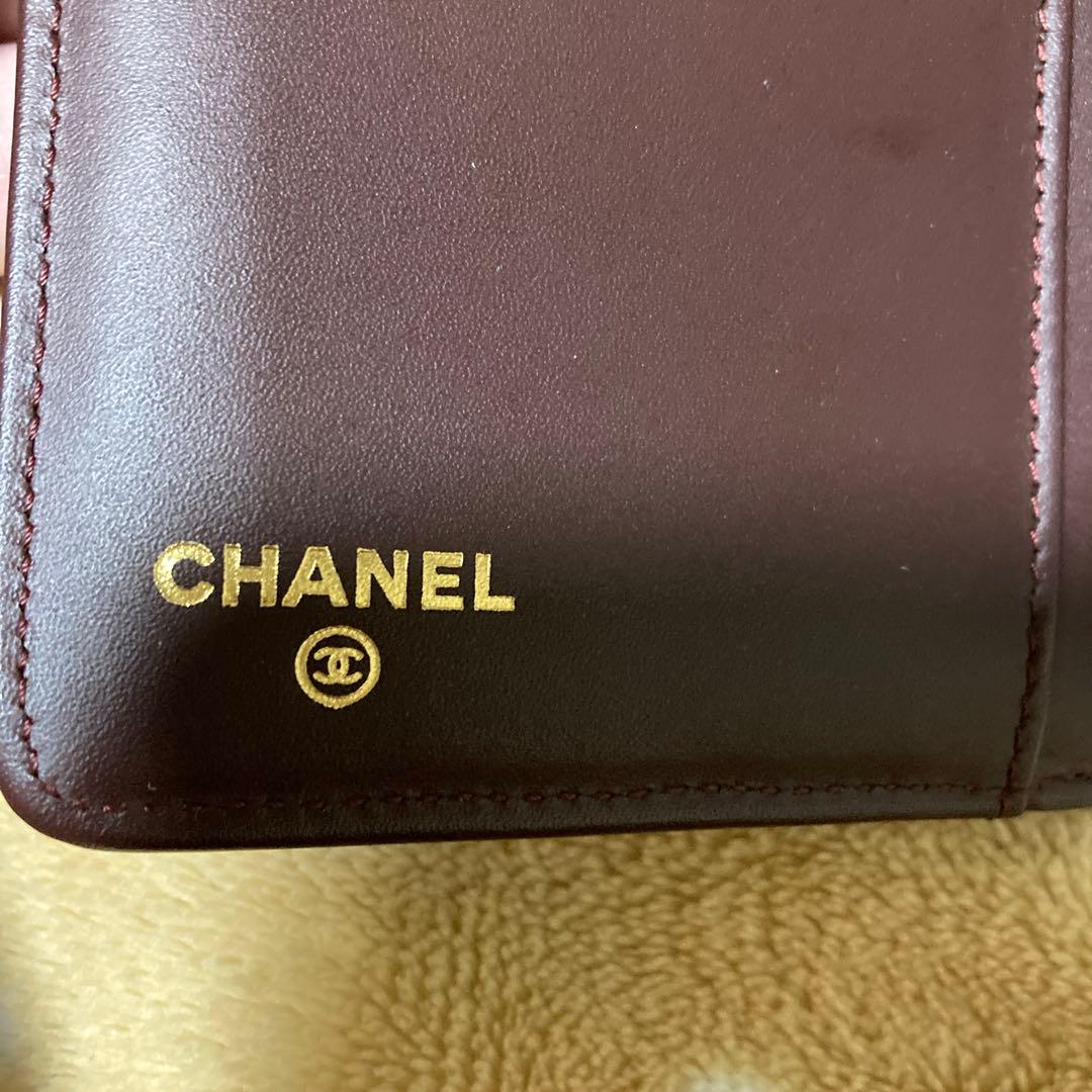［美品］CHANELマトラッセ　タイムレスクラシック二つ折り財布　キャビアスキン