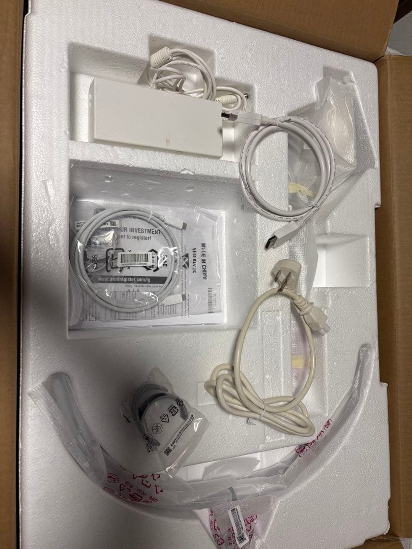 LG 27インチ4Kモニター　27UL850-W