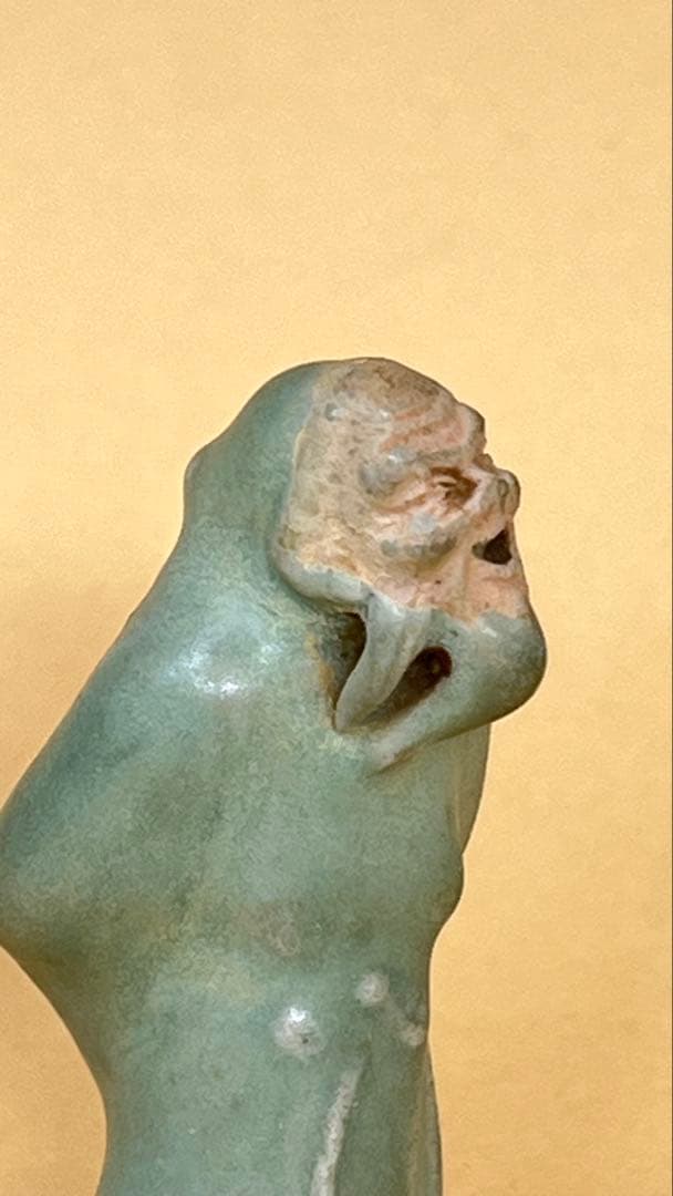 高士像　青緑色 陶器製 笑顔の老人像 高さ約8㎝