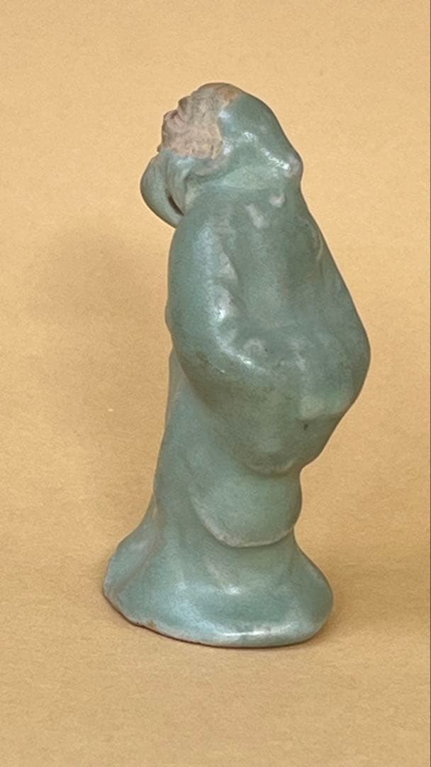 高士像　青緑色 陶器製 笑顔の老人像 高さ約8㎝