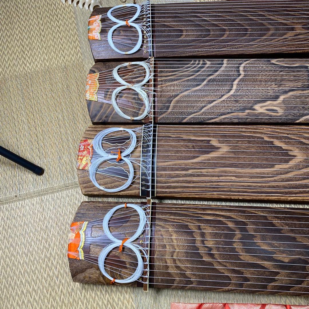 良品　4面セット売りです　お琴 13弦 すだれ彫り 琴柱・ユタン【発送条件有り】